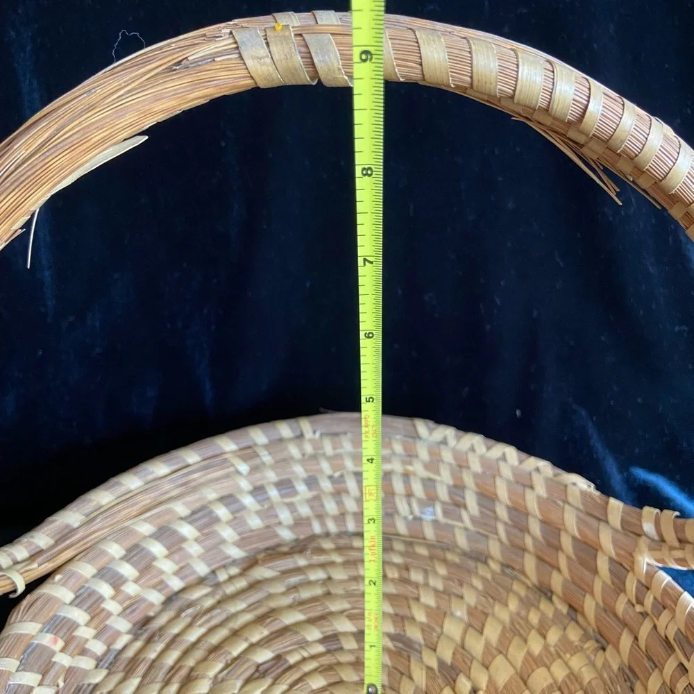 Vintage Sweetgrass Basket With Handle Handmade In Charleston, South Carolina - Picture 9 of 10